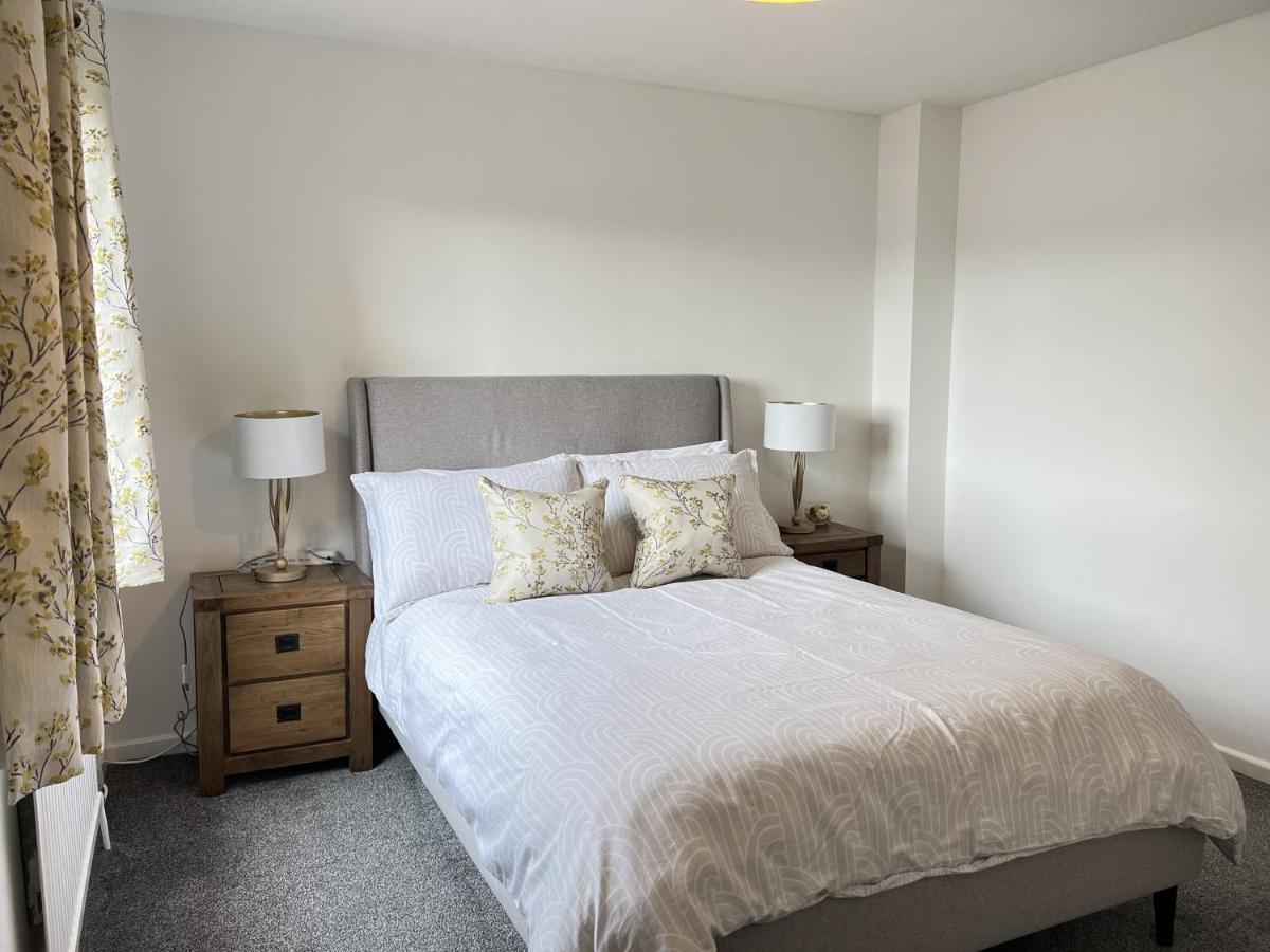 Modern 2 Bed Townhouse Just Outside City Walls With Free Private Parking York Bagian luar foto