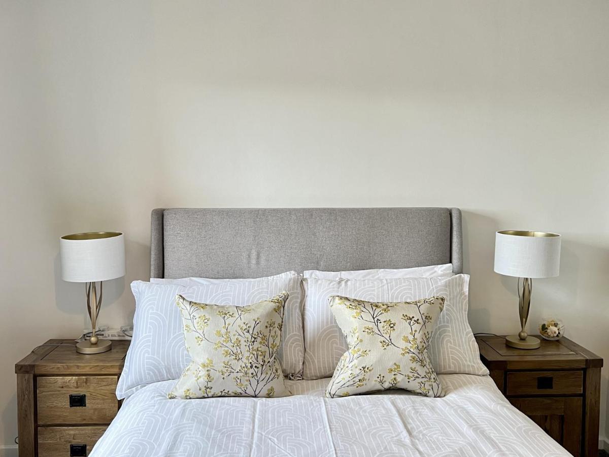 Modern 2 Bed Townhouse Just Outside City Walls With Free Private Parking York Bagian luar foto