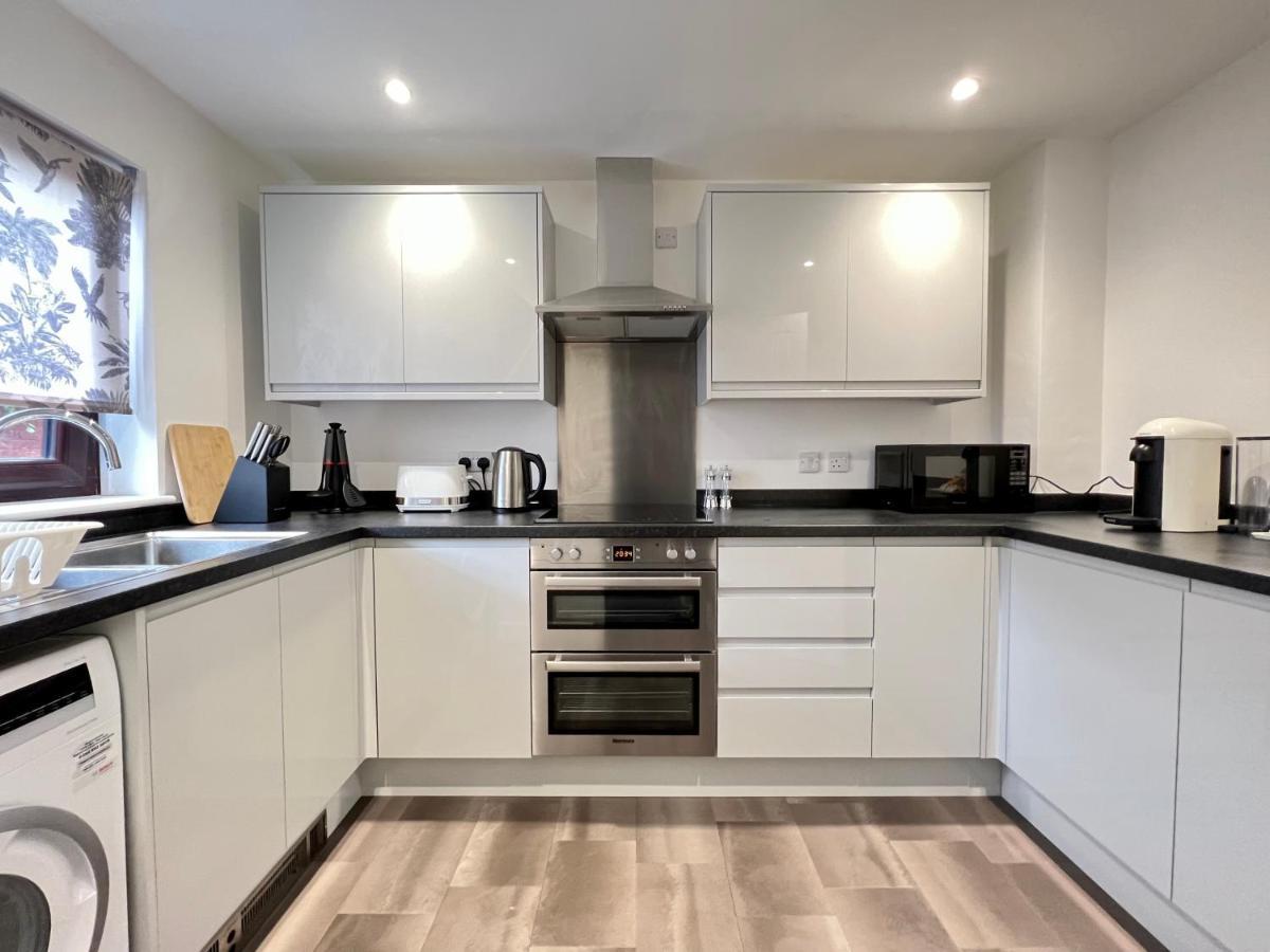 Modern 2 Bed Townhouse Just Outside City Walls With Free Private Parking York Bagian luar foto