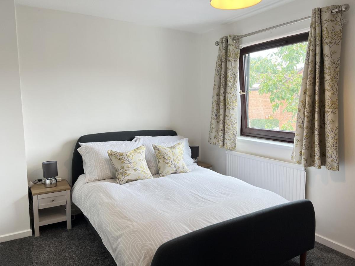 Modern 2 Bed Townhouse Just Outside City Walls With Free Private Parking York Bagian luar foto